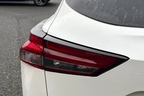 MM23FCN Nissan Qashqai 1.3 DIG-T MHEV N-Connecta Euro 6 (s/s) 5dr Thumbnail #32