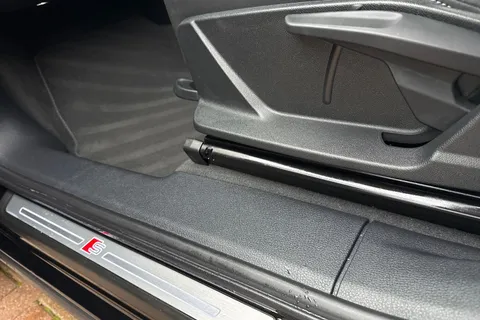 C25LAU Audi Q3 Black Edition 35 TFSI  150 PS S tronic Thumbnail #32