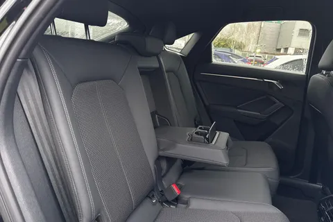 C25LAU Audi Q3 Black Edition 35 TFSI  150 PS S tronic Thumbnail #40