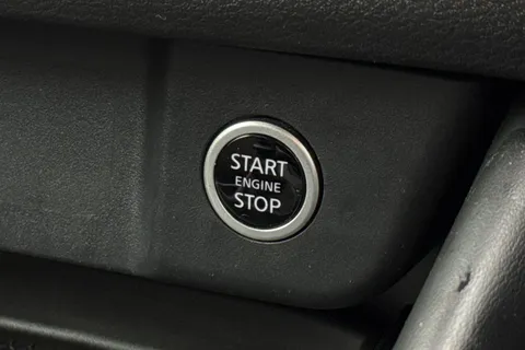 MM23FCN Nissan Qashqai 1.3 DIG-T MHEV N-Connecta Euro 6 (s/s) 5dr Thumbnail #43