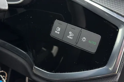 C25LAU Audi Q3 Black Edition 35 TFSI  150 PS S tronic Thumbnail #42