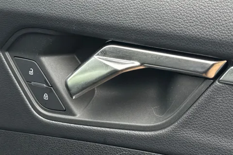 C25LAU Audi Q3 Black Edition 35 TFSI  150 PS S tronic Thumbnail #43