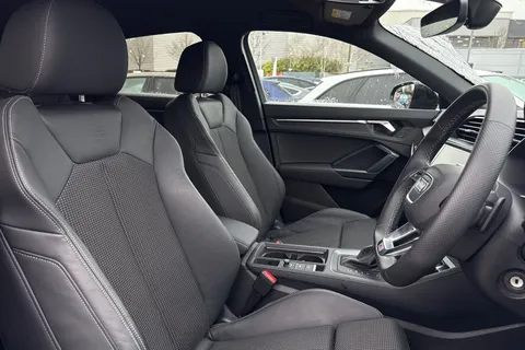 C25LAU Audi Q3 Black Edition 35 TFSI  150 PS S tronic Thumbnail #44