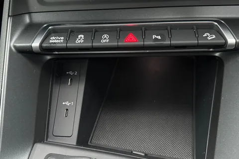 C25LAU Audi Q3 Black Edition 35 TFSI  150 PS S tronic Thumbnail #58