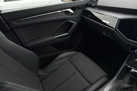 C25LAU Audi Q3 Black Edition 35 TFSI  150 PS S tronic Thumbnail #60