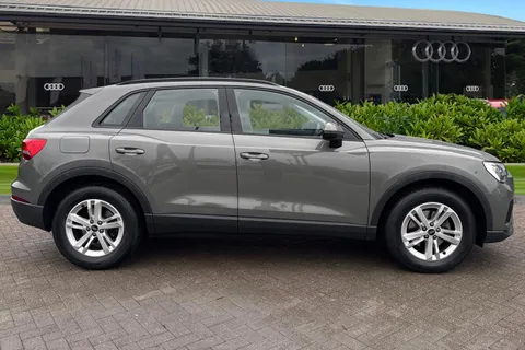 DN72EDV Audi Q3 Technik 35 TFSI  150 PS S tronic Thumbnail #4