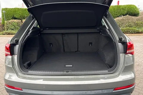 DN72EDV Audi Q3 Technik 35 TFSI  150 PS S tronic Thumbnail #7