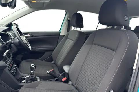 DS23KUF Volkswagen T-Cross 1.0 TSI SE 5dr **FRONT & REAR PARKING SENSORS** Thumbnail #16