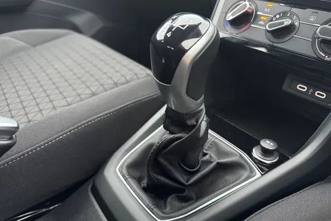 DS23KUF Volkswagen T-Cross 1.0 TSI SE 5dr **FRONT & REAR PARKING SENSORS** Thumbnail #33