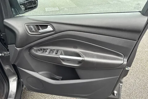 MT65YPA Ford Kuga 2.0 TDCi Titanium X Powershift AWD Euro 6 (s/s) 5dr Thumbnail #20