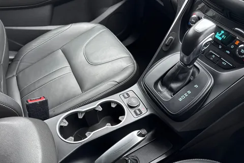 MT65YPA Ford Kuga 2.0 TDCi Titanium X Powershift AWD Euro 6 (s/s) 5dr Thumbnail #22