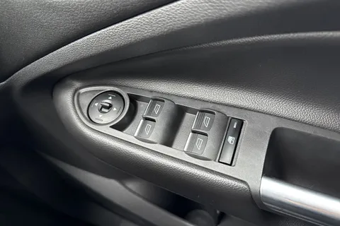 MT65YPA Ford Kuga 2.0 TDCi Titanium X Powershift AWD Euro 6 (s/s) 5dr Thumbnail #37