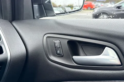 MT65YPA Ford Kuga 2.0 TDCi Titanium X Powershift AWD Euro 6 (s/s) 5dr Thumbnail #38