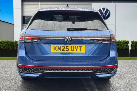 KM25UVT Volkswagen Passat 1.5 TSI eHybrid R-Line 5dr DSG Thumbnail #5