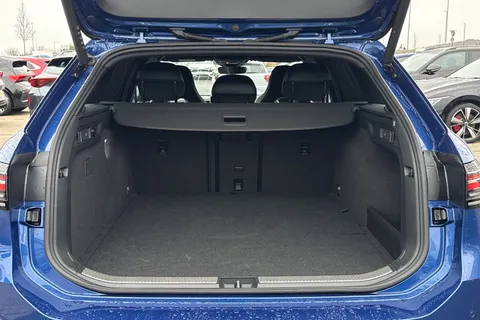 KM25UVT Volkswagen Passat 1.5 TSI eHybrid R-Line 5dr DSG Thumbnail #7