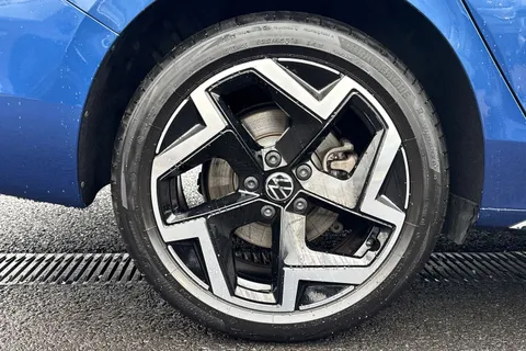 KM25UVT Volkswagen Passat 1.5 TSI eHybrid R-Line 5dr DSG Thumbnail #10