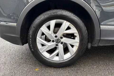 YF71XEP Volkswagen Tiguan 2.0 TDI Life 5dr Thumbnail #6