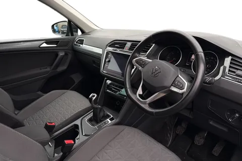 YF71XEP Volkswagen Tiguan 2.0 TDI Life 5dr Thumbnail #7