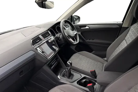 YF71XEP Volkswagen Tiguan 2.0 TDI Life 5dr Thumbnail #8