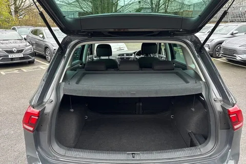 YF71XEP Volkswagen Tiguan 2.0 TDI Life 5dr Thumbnail #9
