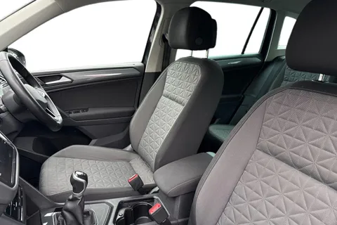 YF71XEP Volkswagen Tiguan 2.0 TDI Life 5dr Thumbnail #10
