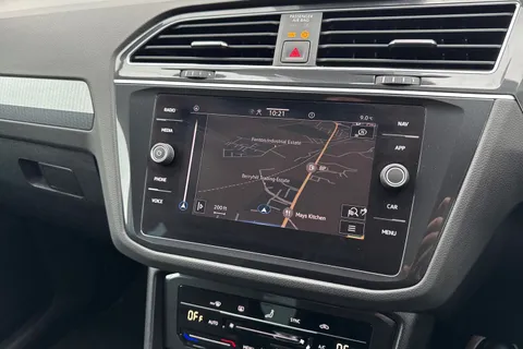 YF71XEP Volkswagen Tiguan 2.0 TDI Life 5dr Thumbnail #11