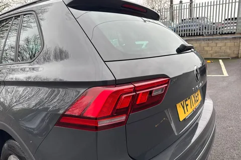 YF71XEP Volkswagen Tiguan 2.0 TDI Life 5dr Thumbnail #15