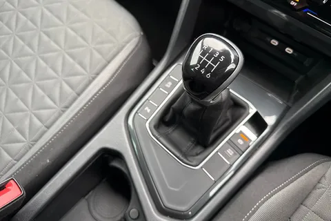 YF71XEP Volkswagen Tiguan 2.0 TDI Life 5dr Thumbnail #19