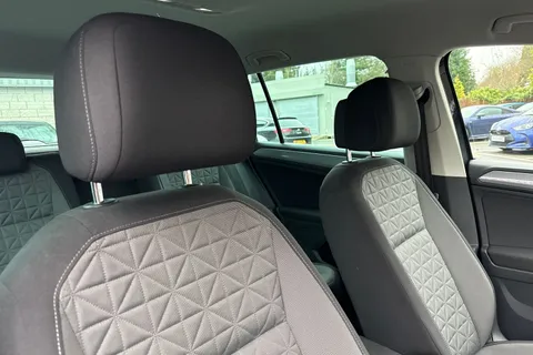 YF71XEP Volkswagen Tiguan 2.0 TDI Life 5dr Thumbnail #20