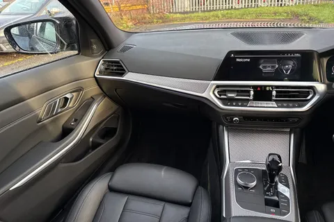 X10NMA BMW 3 Series 2.0 330i M Sport Auto Euro 6 (s/s) 4dr Thumbnail #21