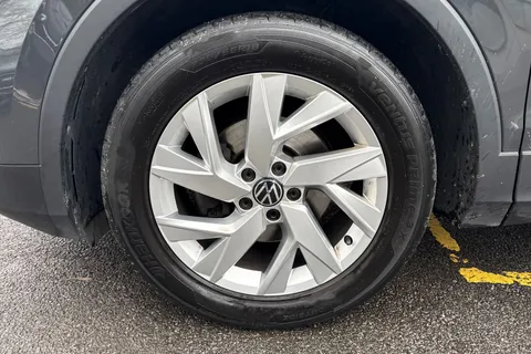 YF71XEP Volkswagen Tiguan 2.0 TDI Life 5dr Thumbnail #22