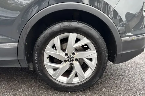 YF71XEP Volkswagen Tiguan 2.0 TDI Life 5dr Thumbnail #23