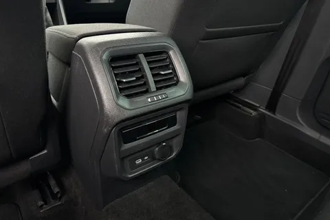 YF71XEP Volkswagen Tiguan 2.0 TDI Life 5dr Thumbnail #24