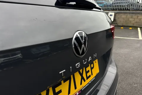 YF71XEP Volkswagen Tiguan 2.0 TDI Life 5dr Thumbnail #27