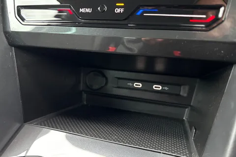 YF71XEP Volkswagen Tiguan 2.0 TDI Life 5dr Thumbnail #29