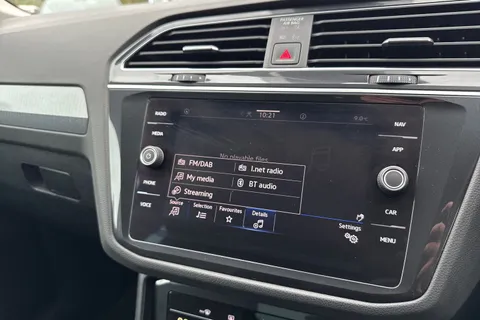 YF71XEP Volkswagen Tiguan 2.0 TDI Life 5dr Thumbnail #31