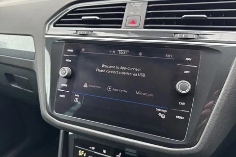 YF71XEP Volkswagen Tiguan 2.0 TDI Life 5dr Thumbnail #33