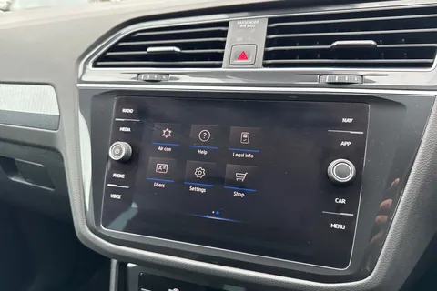 YF71XEP Volkswagen Tiguan 2.0 TDI Life 5dr Thumbnail #36