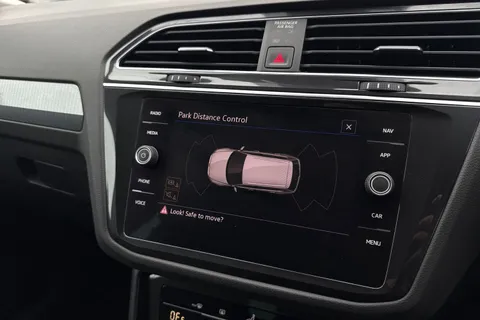 YF71XEP Volkswagen Tiguan 2.0 TDI Life 5dr Thumbnail #37