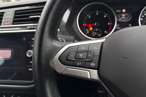 YF71XEP Volkswagen Tiguan 2.0 TDI Life 5dr Thumbnail #38