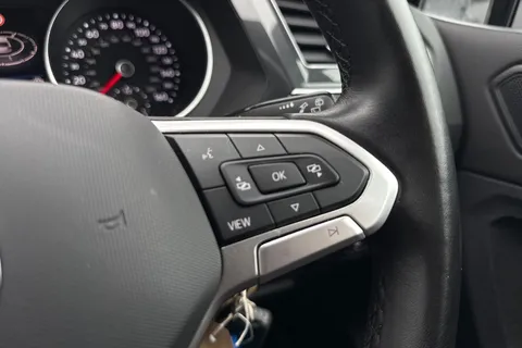 YF71XEP Volkswagen Tiguan 2.0 TDI Life 5dr Thumbnail #39