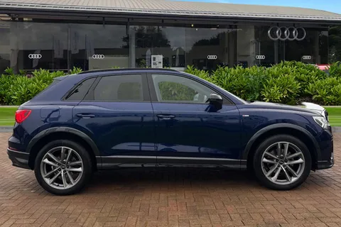 BA72GUD Audi Q3 Black Edition 35 TFSI 150 PS S tronic Thumbnail #3