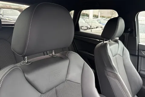 BA72GUD Audi Q3 Black Edition 35 TFSI 150 PS S tronic Thumbnail #23