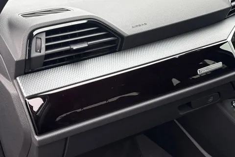 BA72GUD Audi Q3 Black Edition 35 TFSI 150 PS S tronic Thumbnail #32