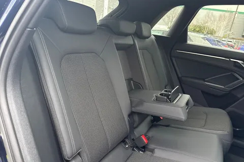 BA72GUD Audi Q3 Black Edition 35 TFSI 150 PS S tronic Thumbnail #40