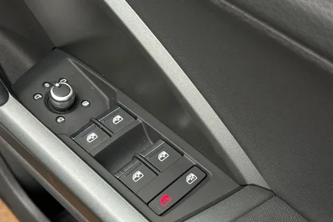 BA72GUD Audi Q3 Black Edition 35 TFSI 150 PS S tronic Thumbnail #41