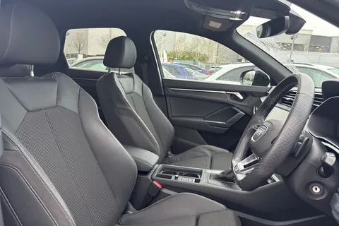 BA72GUD Audi Q3 Black Edition 35 TFSI 150 PS S tronic Thumbnail #44