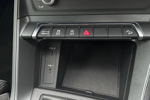 BA72GUD Audi Q3 Black Edition 35 TFSI 150 PS S tronic Thumbnail #58