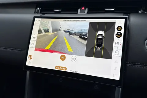 KS74NKX Land Rover Discovery Sport 2.0 D200 Dynamic HSE 5dr Thumbnail #13