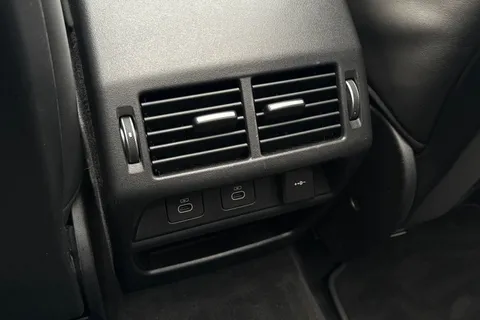 KS74NKX Land Rover Discovery Sport 2.0 D200 Dynamic HSE 5dr Thumbnail #19